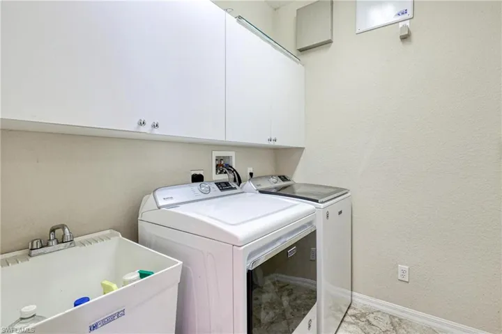 15652  Alton  DR, Fort Myers, FL 33908