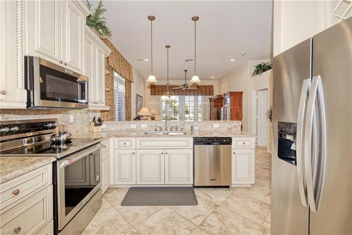 15652  Alton  DR, Fort Myers, FL 33908