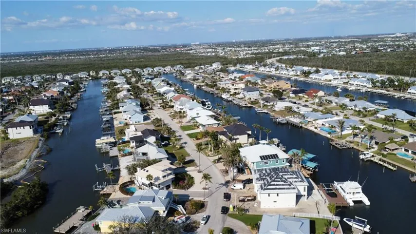 SIESTA ISLES CANALS
