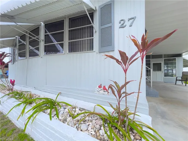 View of home's exterior