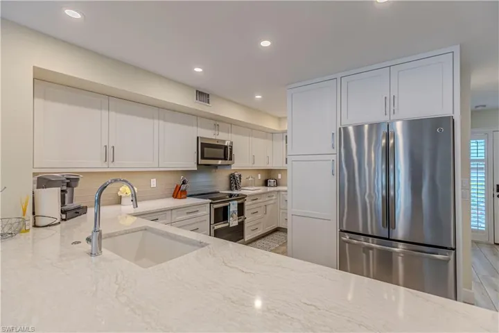 833  Meadowland  DR, Naples, FL 34108