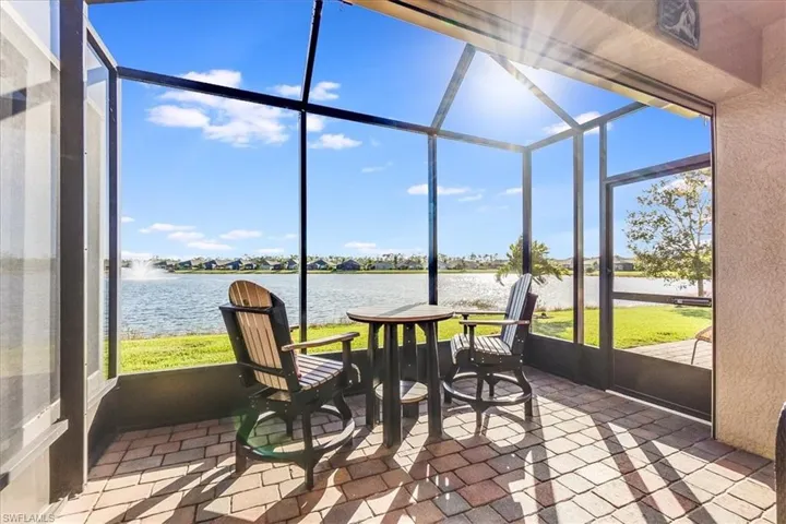 Sunrise views over the lake with fountains
