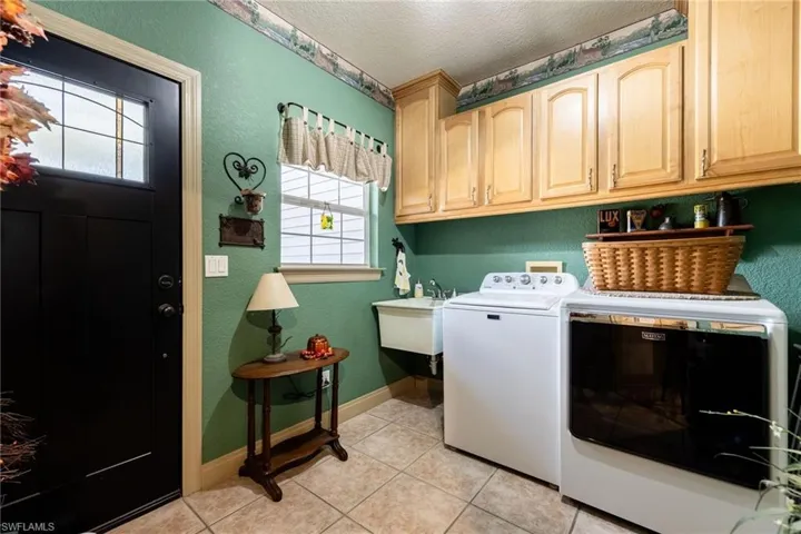 22800 N River  RD, Alva, FL 33920
