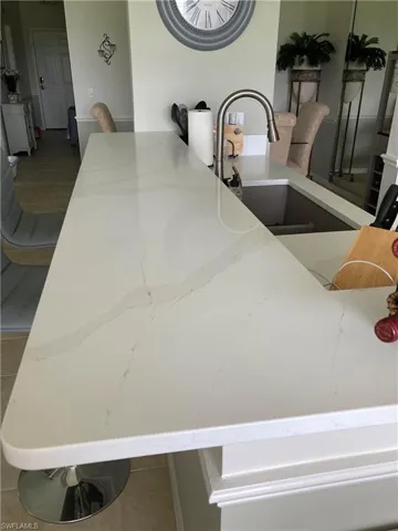 Beautiful extended quartz countertops