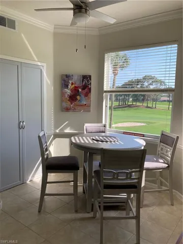 Breakfast area to enjoy watching the golfers