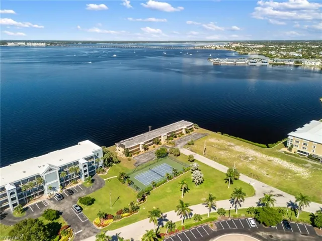 Very close proximity to Fishermen's Village