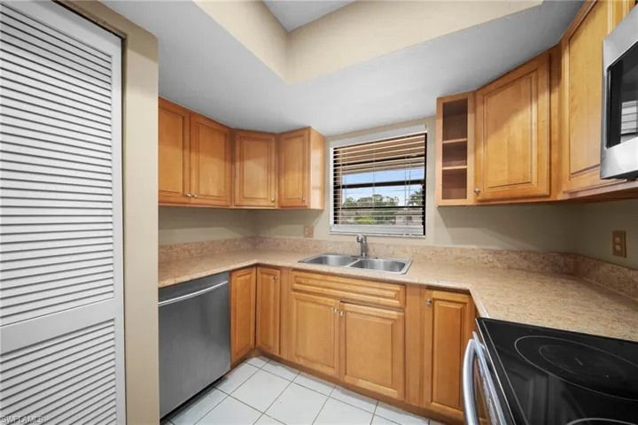 195 Cypress Way E 8, Naples, Florida 34110
