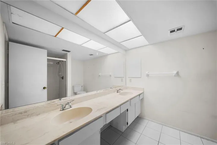 195 Cypress Way E 8, Naples, Florida 34110