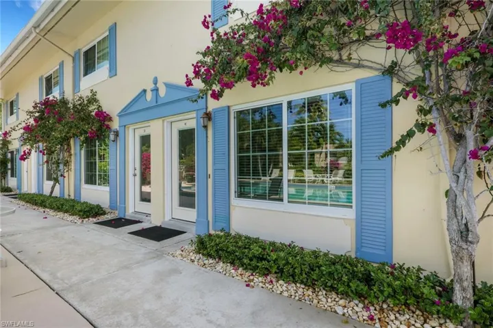 230  3rd S AVE, Naples, FL 34102
