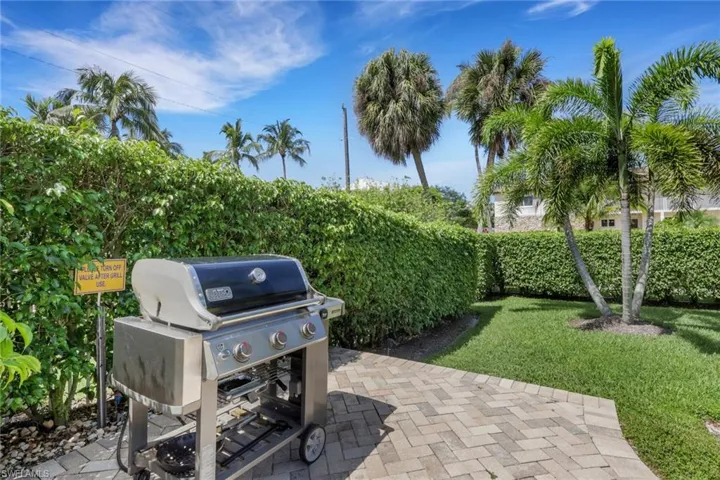 230  3rd S AVE, Naples, FL 34102
