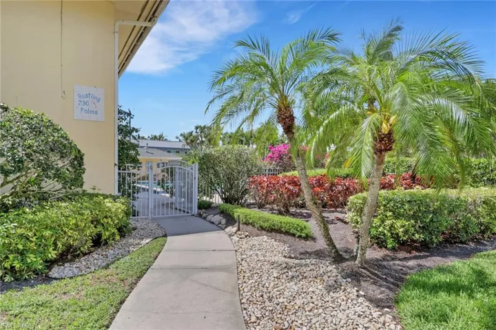 230  3rd S AVE, Naples, FL 34102