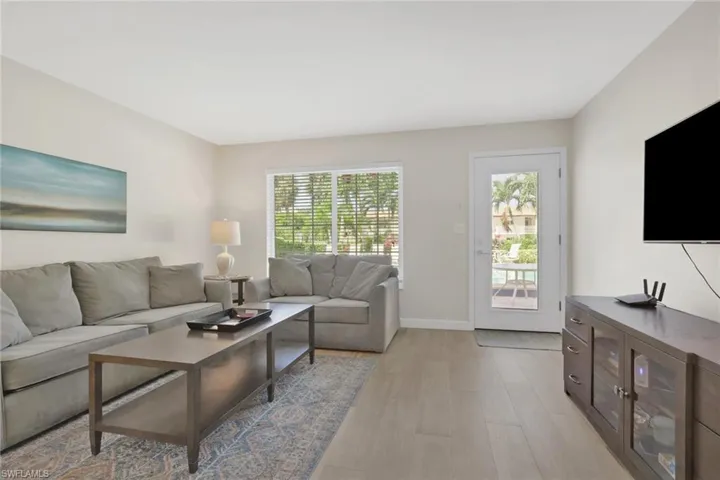 230  3rd S AVE, Naples, FL 34102