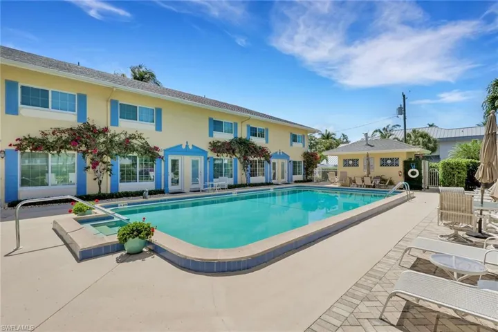 230  3rd S AVE, Naples, FL 34102