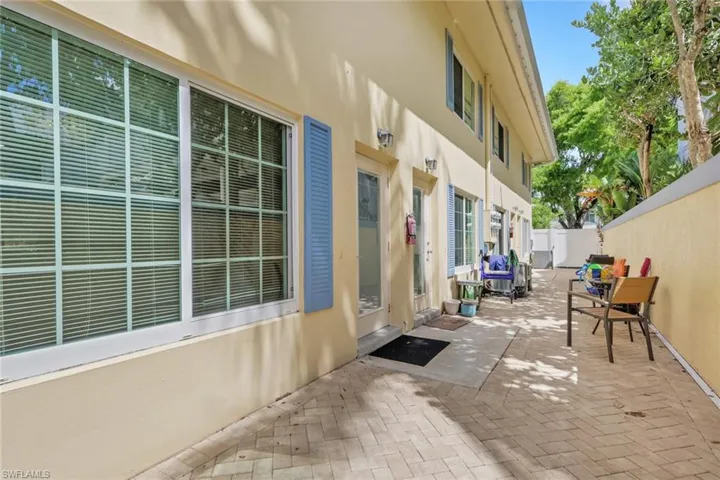 230  3rd S AVE, Naples, FL 34102