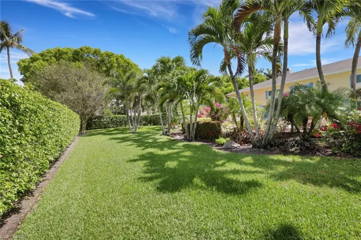 230  3rd S AVE, Naples, FL 34102