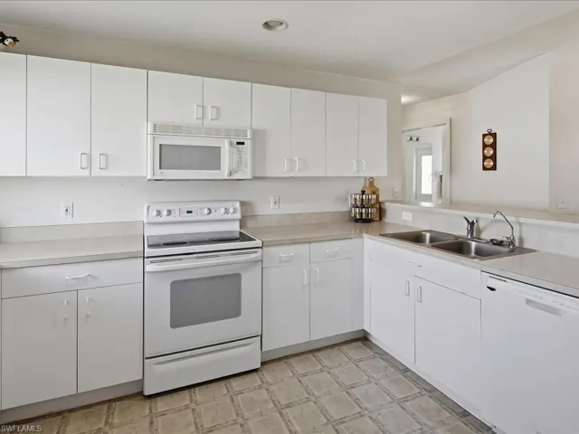 203 24th Ter, Cape Coral, Florida 33909