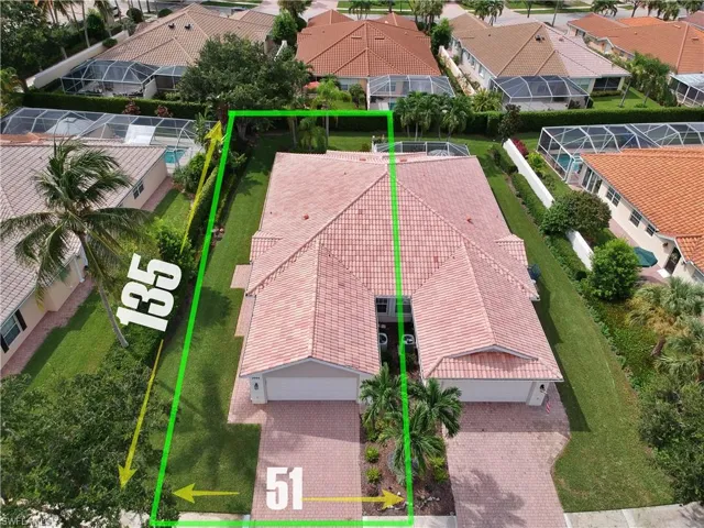 Birds eye view of property