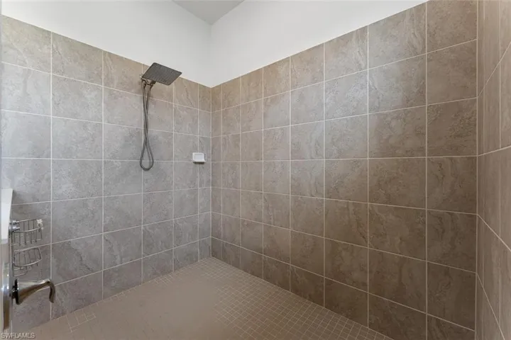 Full bathroom featuring a tile shower