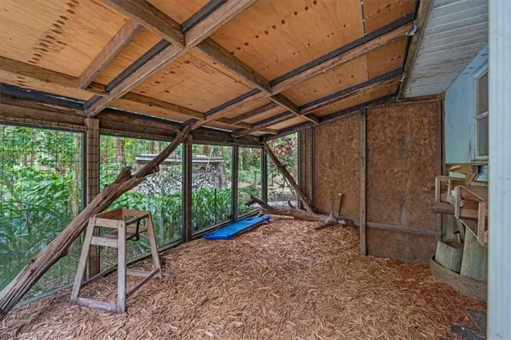 Animal enclosure