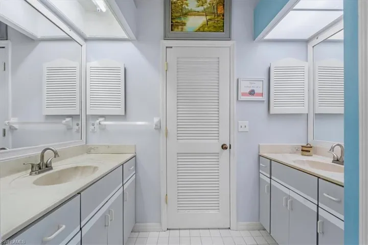 Dual sinks,  water closet and walk in closet