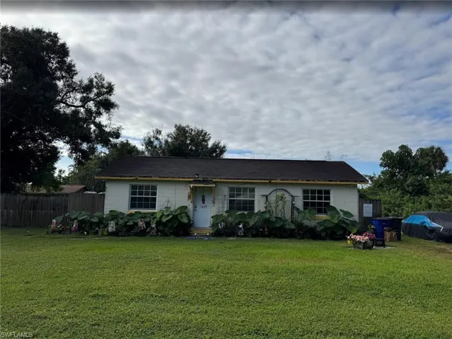 559 San Bernardino St, North Fort Myers, Florida 33903