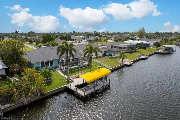 Bird's eye view featuring a residential view and a water view