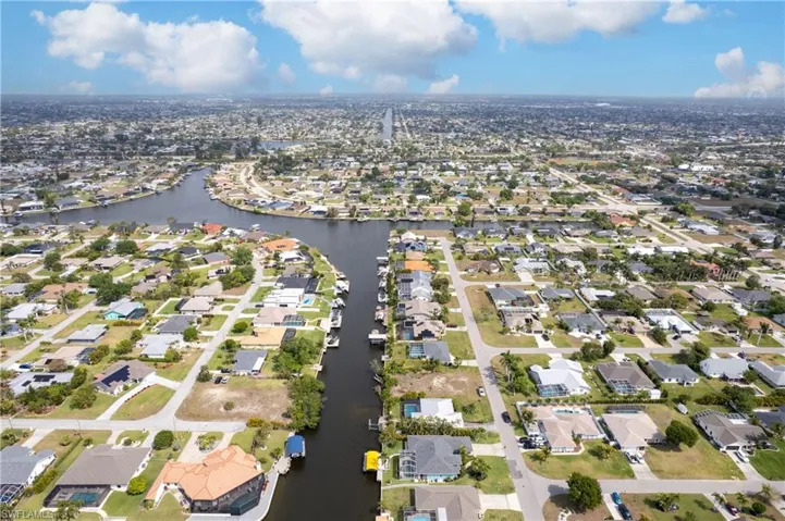 Bird's eye view featuring a water view and a residential view