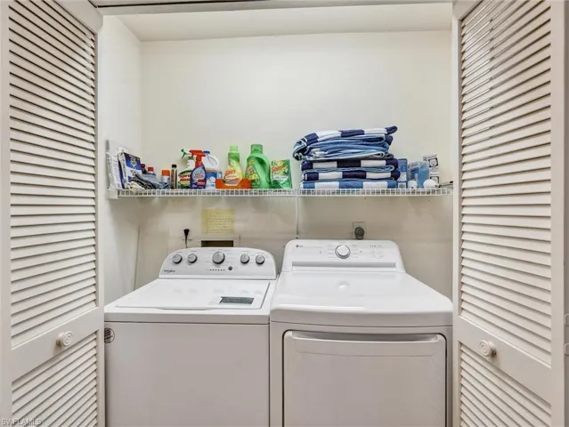 Washroom with independent washer and dryer