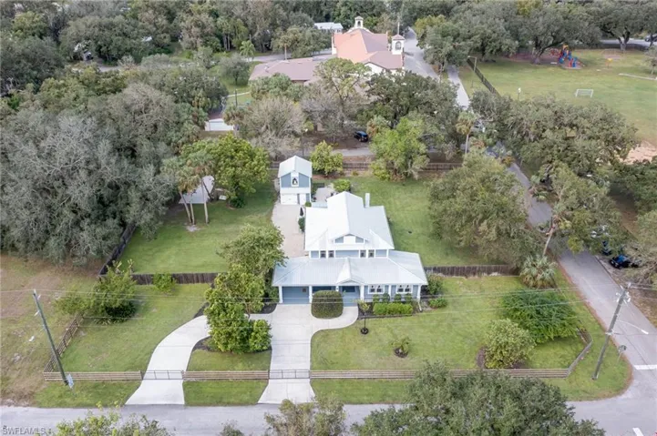 230  Fraser  AVE, Labelle, FL 33935