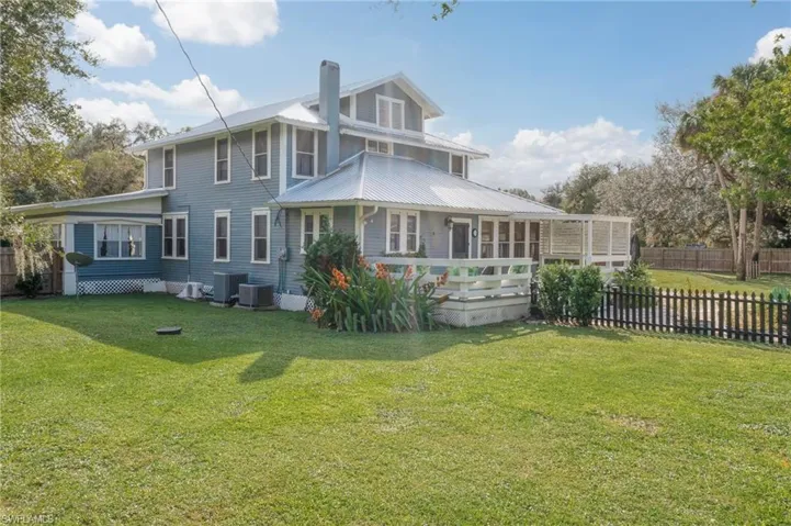 230  Fraser  AVE, Labelle, FL 33935