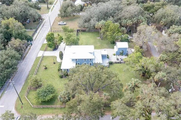 230  Fraser  AVE, Labelle, FL 33935
