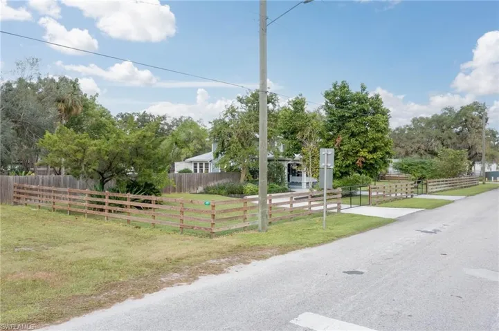 230  Fraser  AVE, Labelle, FL 33935