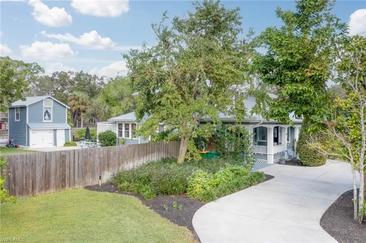 230  Fraser  AVE, Labelle, FL 33935