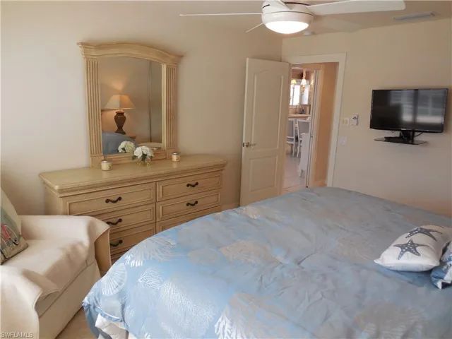 Bedroom with ceiling fan
