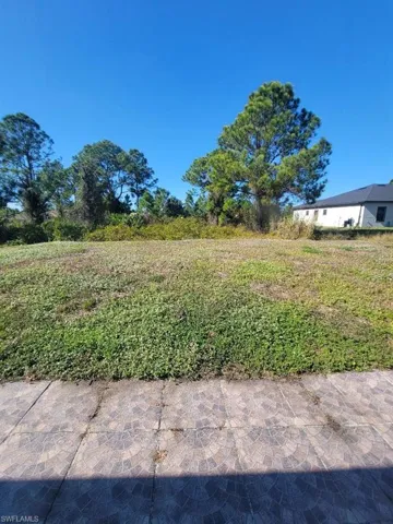 862  Holmes  AVE, Lehigh Acres, FL 33974