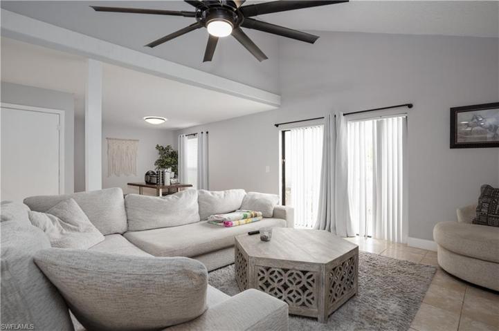 LIVINGROOM