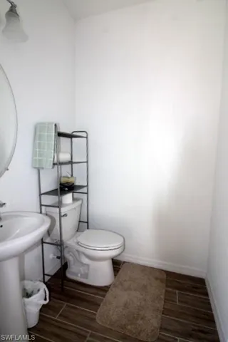 Pool 1/2 bath