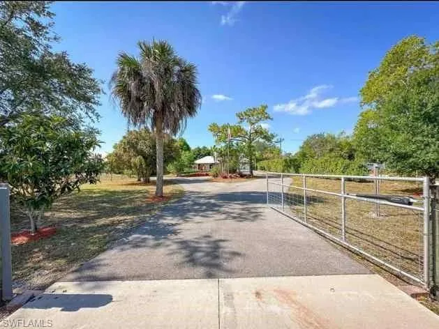 3790 35th Ave Ne, Naples, Florida 34120