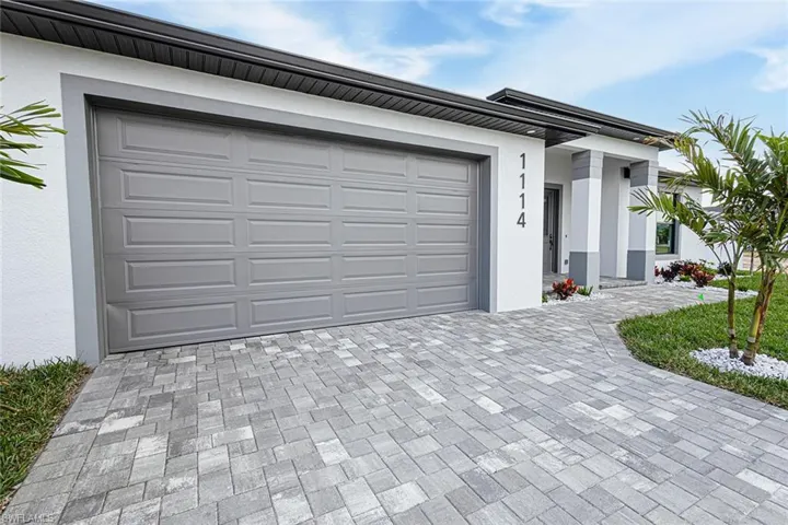 Ranch-style house featuring a garage
