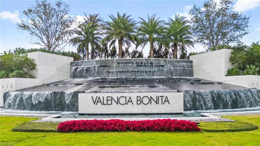 Grande entrance at Valencia Bonita