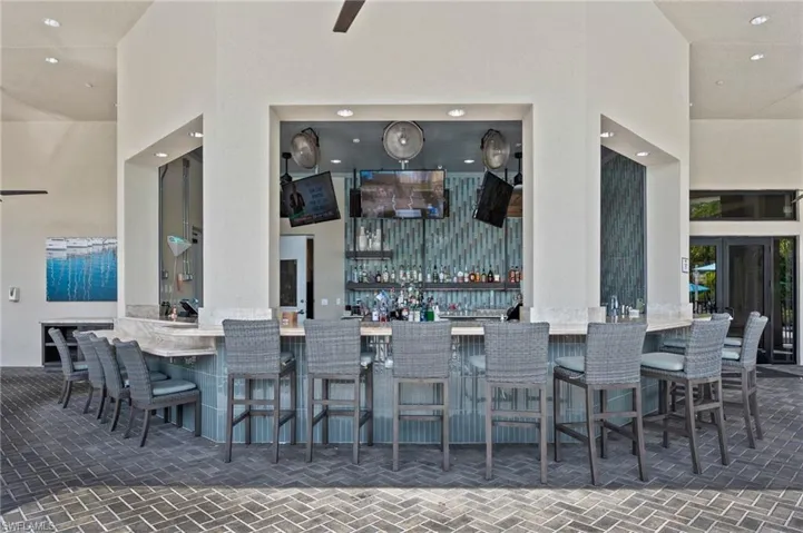 Full service outdoor restaurant with bar seating