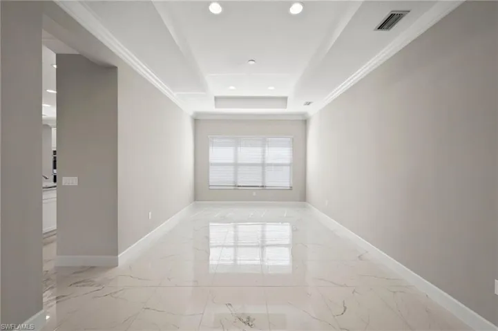 dining room large enough for Friendsgiving!