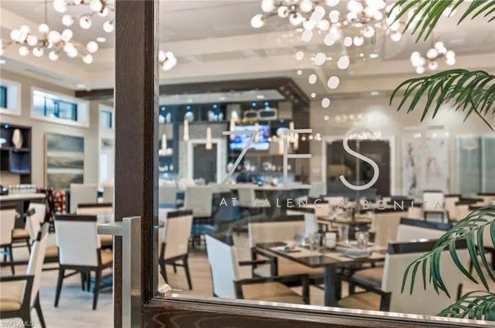 On-Site indoor restaurant Vistas