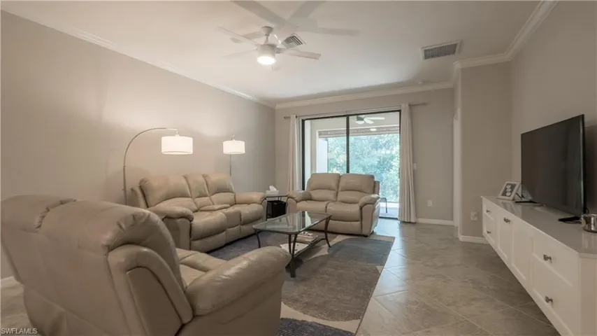 9076  Glenforest  DR, Naples, FL 34120