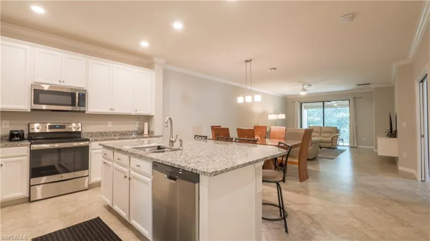 9076  Glenforest  DR, Naples, FL 34120