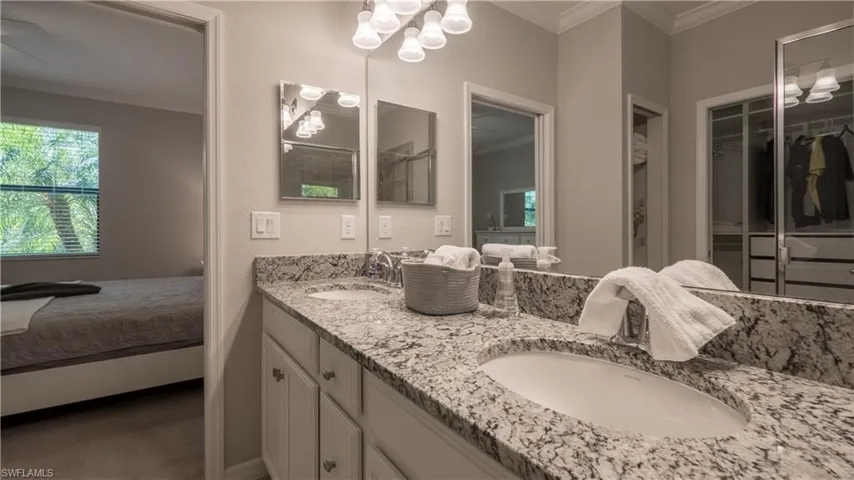 9076  Glenforest  DR, Naples, FL 34120