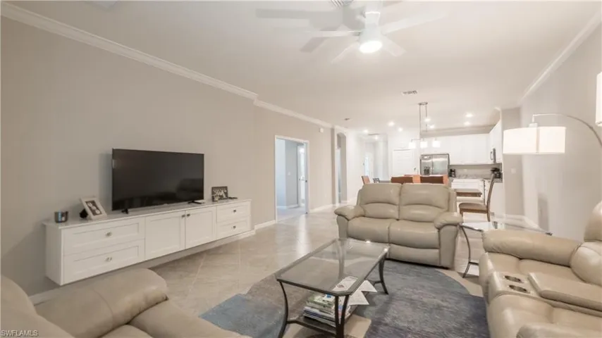 9076  Glenforest  DR, Naples, FL 34120