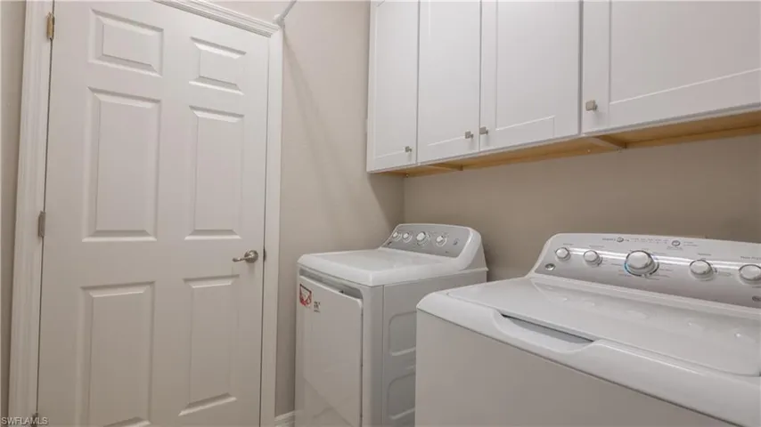 9076  Glenforest  DR, Naples, FL 34120
