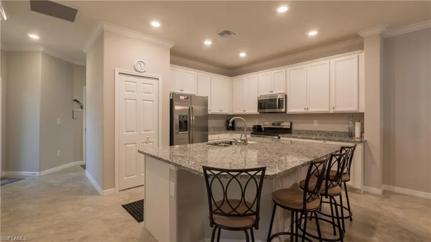 9076  Glenforest  DR, Naples, FL 34120