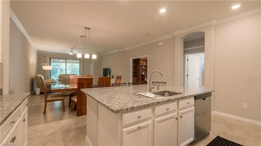 9076  Glenforest  DR, Naples, FL 34120